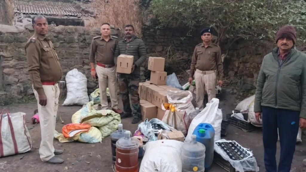 tiserra news, dhanbad news, fake liquor factory, bccl quarters raid, illegal liquor dhanbad, excise department dhanbad, jharkhand crime news, tiserra police, chandkuiya fake liquor, excise raid jharkhand, dhanbad latest updates