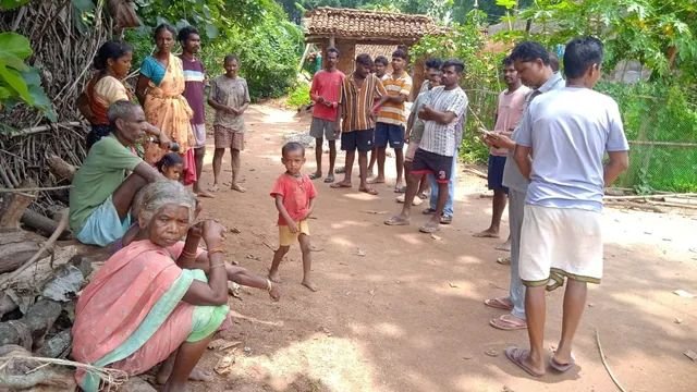 गुमला में घर में घुसकर 60 वर्षीय महिला की गला रेतकर हत्या, पति पर जानलेवा हमला
