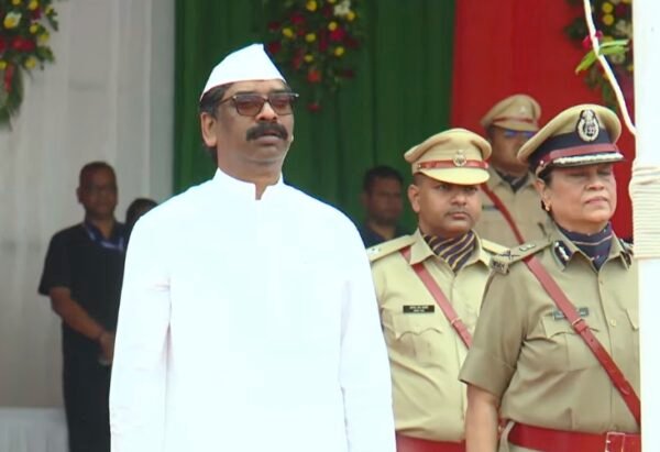 झारखंड में 80वां स्वतंत्रता दिवस समारोह, CM हेमंत सोरेन ने मोरहाबादी मैदान में फहराया तिरंगा